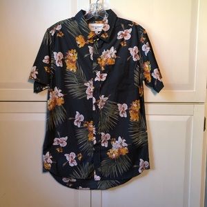 Men’s Hawaiian Pattern Button Down